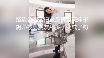 【新片速遞】 2022-12-3【小小寻花】丰满大奶外围骚女，中场休息再干一炮，骑乘姿势乳交，开档黑丝后入大肥臀