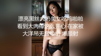 哺乳期人妻全程露脸性感的大骚奶子挤了一杯奶水给狼友喝，特写骚逼展示给大哥口交大鸡巴主动上位抽插呻吟