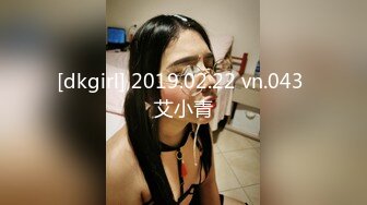 【新片速遞】  蜜桃美女在健身房里骚穴塞着震动器 大屁屁一扭一扭 被高潮了好几次身体都在颤抖 隔壁跑步机上还一直盯着我