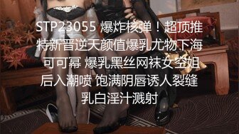 小县城上帝视角偷拍多位年轻美女的小嫩鲍 多个妹子盯着镜头看 (3)