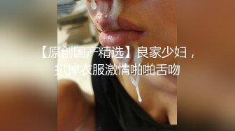  波哥大睾丸大屌道具把开裆黑丝女神玩出好多白浆按倒爆操