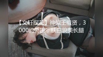 胖子在车内怎么操都不得劲 最后套套还被逼夹住了 对白笑到喷