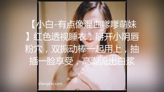 圣诞之夜双胞胎美妞，姐姐约会去了单人秀，眼镜双马尾超清纯，红色肚兜掰穴特写，换装诱惑翘起美臀