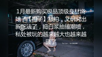 性感红唇大长腿美女诱人开档丝袜自慰诱惑，翘起屁股掰穴扭动揉搓阴蒂，地上假屌骑乘毛毛浓密，要高潮了呻吟娇喘!