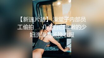 一线天极品粉穴骚女带双马尾闺蜜一起秀，互相掰穴翘起屁股特写，掏出大奶子揉捏，圆润美臀肥逼很诱人[