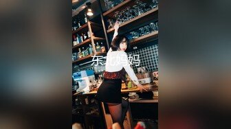 按摩店偷拍，来了个饥渴小哥给大屁股失足女舔逼被偷拍直播，裤子都不脱玩就草上了，真饥渴